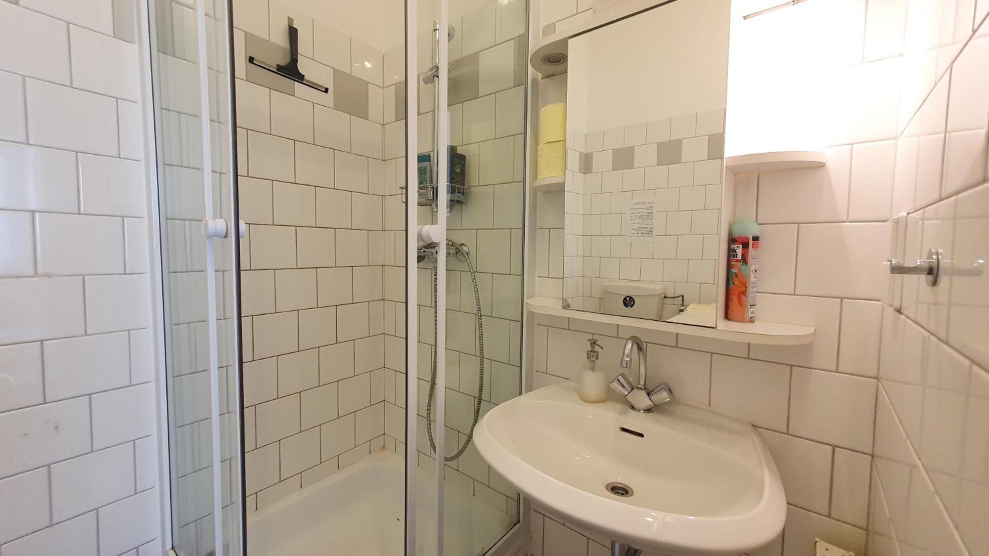 וינה Quiet 2-Room Flat, Walking Distance To City Centre מראה חיצוני תמונה